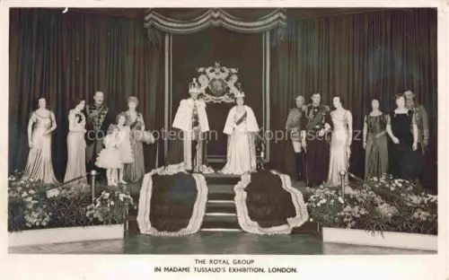 AK / Ansichtskarte Adel UK England Koenigshaus The royal Group Madame Tussaud's Exhibition