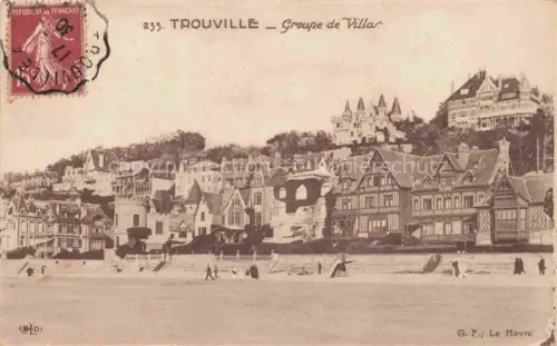 AK / Ansichtskarte TROUVILLE -SUR-MER 14 Calvados Groupe de Villas et la plage