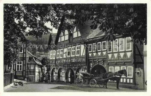 AK / Ansichtskarte Schwalenberg Rathaus Historisches Gebaeude Pferdedroschke