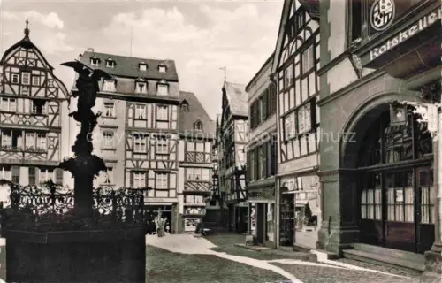 AK / Ansichtskarte BERNKASTEL-KUES Berncastel Rheinland-Pfalz Motiv Altstadt Fachwerkhaeuser Ratskeller Brunnen