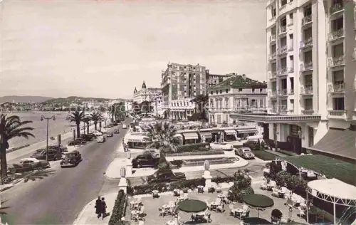 AK / Ansichtskarte CANNES 06 Alpes-Maritimes La Croisette et le Martinez