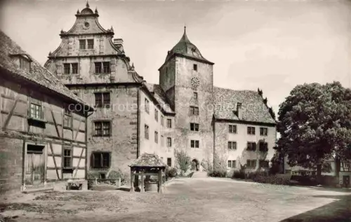 AK / Ansichtskarte Schlitz Hessen Vorderburg mit altem Ziehbrunnen Burgenstadt