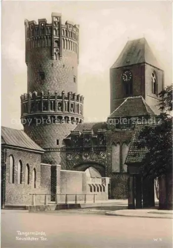 AK / Ansichtskarte Tangermuende Stendal Sachsen-Anhalt Neustaedter Tor Trinks-Postkarte