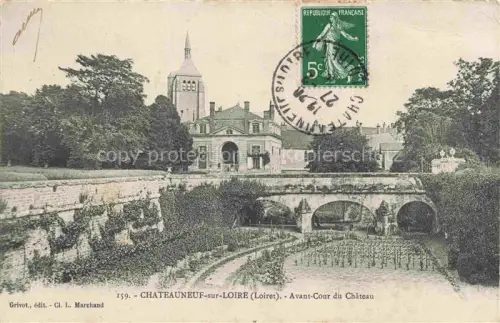 AK / Ansichtskarte Chateauneuf -sur-Loire ORLEANS 45 Loiret Avant Cour du Chateau