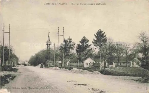 AK / Ansichtskarte Camp de Chalons Chalons-en-Champagne 51 Marne Phare et Baraquement militaires