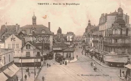 AK / Ansichtskarte TROYES 10 Aube Rue de la Republique