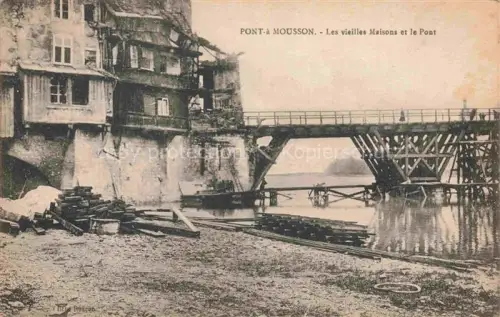 AK / Ansichtskarte Pont-a-Mousson 54 Meurthe-et-Moselle Les vieilles maisons et le pont Ruines Grande Guerre Truemmer 1. Weltkrieg
