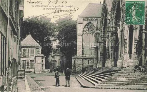 AK / Ansichtskarte CHARTRES 28 Eure-et-Loir L grille de l'eveche et le portail nord