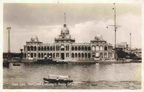AK / Ansichtskarte PORT-SAID Bur Sa id Egypt Canal-Company-Offices Verwaltungsgebaeude Hafen Boote Kuppeln