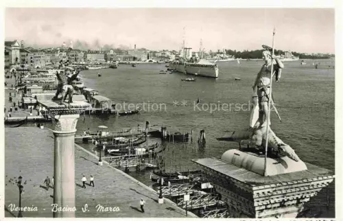 AK / Ansichtskarte VENEZIA Venedig Venice Venise IT Bacino-S-Marco Loewensaeule Theodoros-Saeule Gondeln Kriegsschiff Hafen