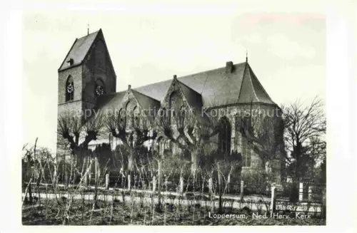 AK / Ansichtskarte Loppersum  Groningen NL Ned-Herv-Kerk Kirche Kirchturm Baeume Friedhof