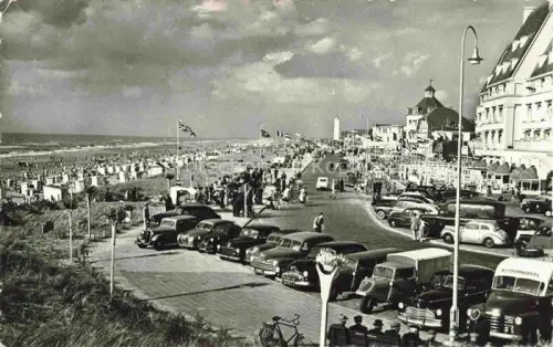 AK / Ansichtskarte NOORDWIJK aan Zee Nordwijk aan Zee NL Koningin-Wilhelmina-Boulevard Strand Promenade Autos Strandkoerbe