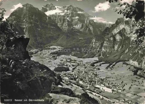 AK / Ansichtskarte Netstal Glarus GL Glaernischkette Tal Panorama Bergdorf Alpen Wiesen Schwannhoehe