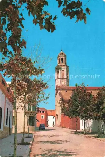 AK / Ansichtskarte Cubellas Tarragona Barcelona Cataluna ES Iglesia Kirchturm Kirche Baeume Gasse Mediterrane-Architektur