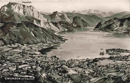 AK / Ansichtskarte Gmunden Traunsee Salzkammergut Oberoesterreich AT Panoramkarte aus der Vogelperspektive