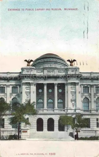 AK / Ansichtskarte MILWAUKEE  Wisconsin USA Entrance to Public Library and Museum