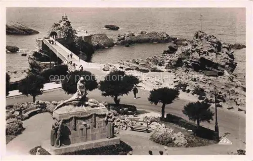 AK / Ansichtskarte BIARRITZ 64 Pyrenees Atlantiques Monument aux Morts et le Rocher de la Vierge