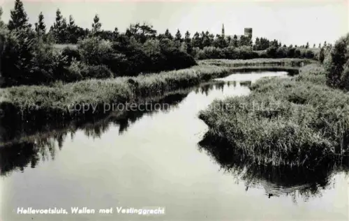 AK / Ansichtskarte Hellevoetsluis Voorne Putten Zuid-Holland NL Wallen met Vestinggracht