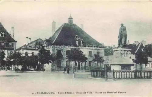 AK / Ansichtskarte Phalsbourg Pfalzburg 57 Moselle Place d'Armes Hotel de Ville Statue du Marechal Mouton