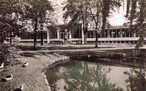 AK / Ansichtskarte BAD HERSFELD Hessen Blick auf die Wandelhalle Kurpark Teich