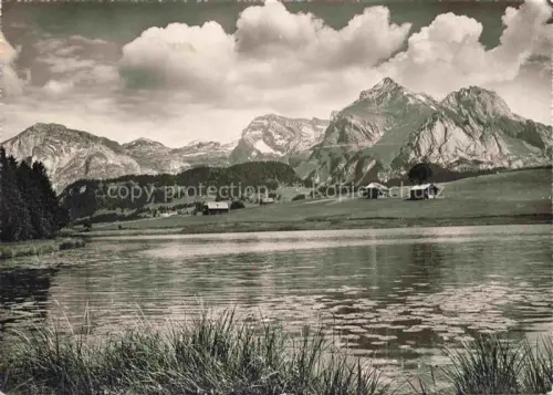 AK / Ansichtskarte Schwendisee Obertoggenburg Wildhaus SG Uferpartie am See Blick gegen Saentis und Schafberg