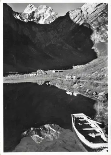 AK / Ansichtskarte Seealpsee 1139m Saentis Appenzell IR Partie am See Blick gegen Altmann Appenzeller Alpen