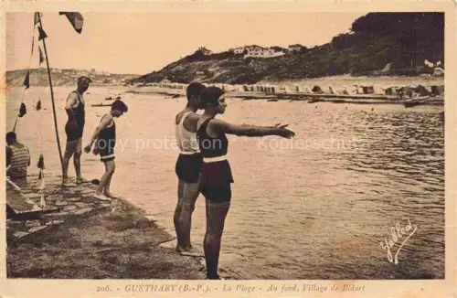AK / Ansichtskarte Guethary Bayonne 64 Pyrenees-Atlantiques La Plage Au fond Village de Bidart