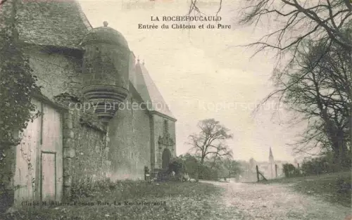 AK / Ansichtskarte La Rochefoucauld Angouleme 16 Charente Entree du Chateau et du Parc