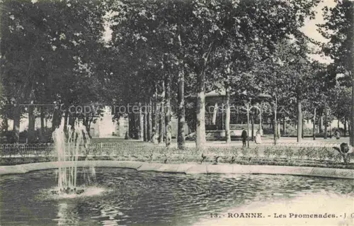 AK / Ansichtskarte ROANNE 42 Loire Les-Promenades Brunnen Kiosk Baeume Park Passanten Allee