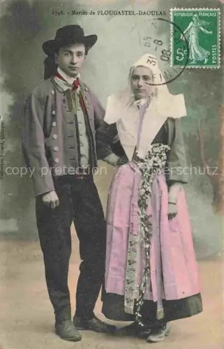 AK / Ansichtskarte Plougastel-Daoulas BREST 29 Finistere Mariés Brautpaar Bretonische-Tracht Coiffe Hochzeitstracht Blumenstrauss