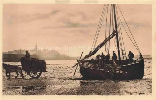 AK / Ansichtskarte ROSCOFF 29 Finistere Goémonniers Algensammler Segelboot Pferdewagen Kueste Ebbe Kirchturm