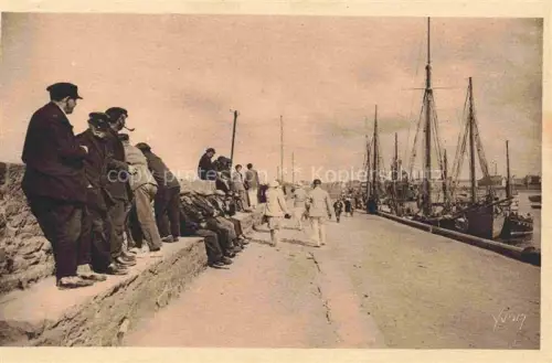 AK / Ansichtskarte ROSCOFF 29 Finistere Jetée-Promenade Hafenmole Segelboote Fischer Spaziergaenger Hafen