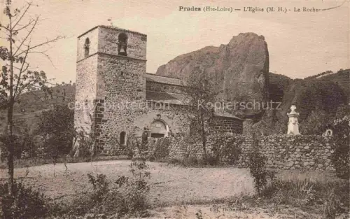 AK / Ansichtskarte Prades BRIOUDE 43 Haute-Loire L Eglise Monument-Historique Le-Rocher Kirchturm Romanische-Kirche Felsen Steinmauer