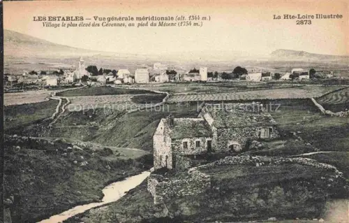 AK / Ansichtskarte Les Estables 1360m LE PUY 43 Haute-Loire Mézenc Cévennes Dorf Felder Bach Steinhaus Kirchturm Hochplateau Wiesen Steinmauer