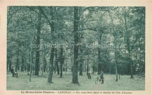 AK / Ansichtskarte Langeac BRIOUDE 43 Haute-Loire Sous-bois Jardin-de-l Ile-d Amour Wald Baeume Fahrrad Maenner Lichtung Park Spazierweg