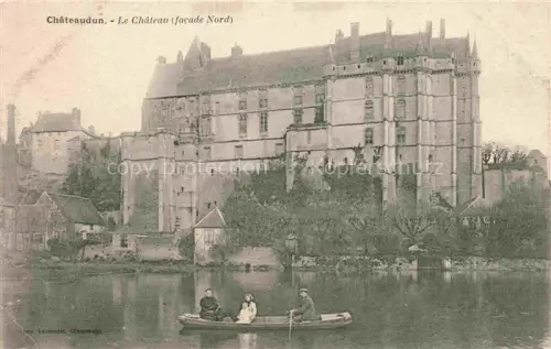 AK / Ansichtskarte CHATEAUDUN  28 Eure-et-Loir Le-Château Façade-Nord Loir Ruderboot Mittelalterliches-Schloss Schlossfassade Fluss