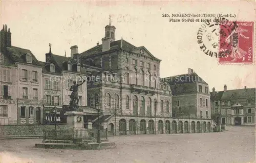 AK / Ansichtskarte Nogent-le-Rotrou 28 Eure-et-Loir Place-St-Pol Hôtel-de-Ville Statue Stadtplatz Geschaefte Passanten Avenue-de-la-République
