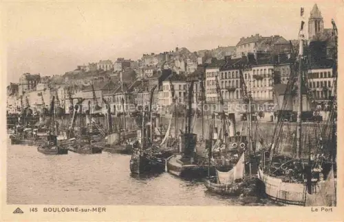 AK / Ansichtskarte BOULOGNE-SUR-MER 62 Pas-de-Calais Port Fischerboote Hafenkai Segelschiffe Dampfschiff Hafenstadt Haeuser Kirche
