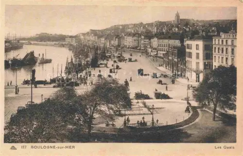 AK / Ansichtskarte BOULOGNE-SUR-MER 62 Pas-de-Calais Les-Quais Hafen Boote Kai Hafenpromenade Stadtpanorama Baeume Fahrzeuge