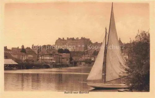 AK / Ansichtskarte Sable-sur-Sarthe La FLECHE 72 Sarthe Sarthe Segelboot Schloss Fluss Stadtansicht Wohnhaeuser Kran Spiegelung Baeume