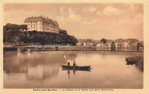 AK / Ansichtskarte Sable-sur-Sarthe La FLECHE 72 Sarthe Chateau Sarthe Fluss Ruderboot Bruecke Ufer Chute-d eau Stadtansicht
