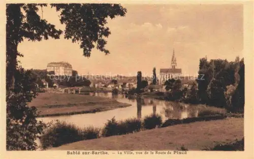 AK / Ansichtskarte Sable-sur-Sarthe La FLECHE 72 Sarthe Route-de-Pince Sarthe Fluss Kirchturm Chateau Stadtansicht Wiesen Baeume