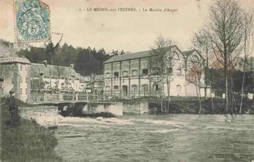 AK / Ansichtskarte Mesnil-sur-l Estree Moulin-d Auger Estrée Fluss Bruecke Muehlengebaeude Baeume Mann