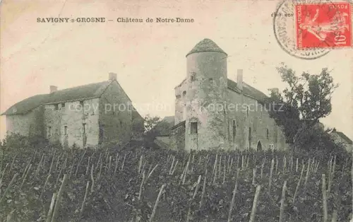 AK / Ansichtskarte Savigny-sur-Grosne MACON 71 Saone-et-Loire Château-de-Notre-Dame Turm Mittelalterburg Weinberg Weinreben Steingebaeude