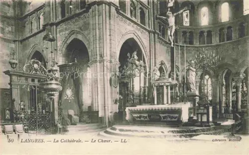 AK / Ansichtskarte LANGRES 52 Haute-Marne Cathédrale-Saint-Mammès Chor Altar Kruzifix gotische-Boegen Saeulen Innenraum Kandelaber