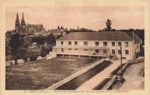 AK / Ansichtskarte Sees Alencon 61 Orne Pavillon-du-Préventorium Kathedrale Gebaeude Rasenflaeche Baeume