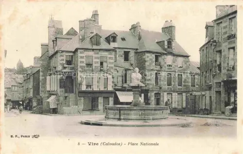 AK / Ansichtskarte Vire 14 Calvados Place-Nationale Brunnen Bueste Banque-Gilbert Haeuser Strassenszene Pflastersteine
