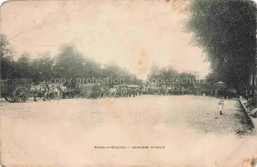 AK / Ansichtskarte Le Kremlin-Bicetre L Hay-les-Roses 94 Val-de-Marne Barrière-d Italie Pferdekutschen Fuhrwerke Pflasterstrasse Baeume Kiosk Strassenszene