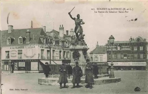 AK / Ansichtskarte Nogent-le-Rotrou 28 Eure-et-Loir Statue-du-Général-Saint-Pol Denkmal Platz Soldaten Geschaefte Bonneterie Laterne