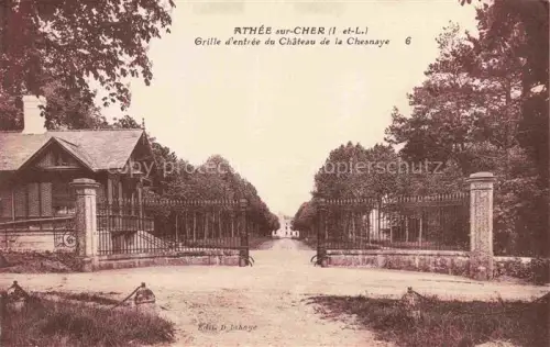 AK / Ansichtskarte Athee-sur-Cher TOURS 37 Indre-et-Loire Grille-d entrée Château-de-la-Chesnaye Eisengitter Schlosseinfahrt Hueterhaus Baumallee Kiesweg